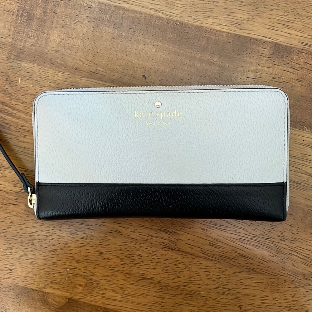 Kate Spade zippy wallet